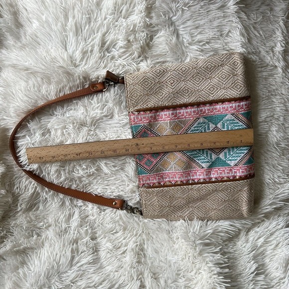 Jen & Co Izzy Shoulder Bag - Picture 4 of 10